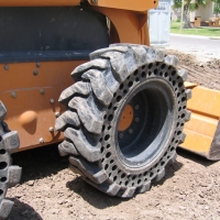 McLaren Nu-Air Tires on a Case 70XT_03